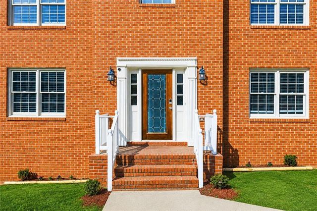 835 Lockriver Way, Lawrenceville, GA 30044