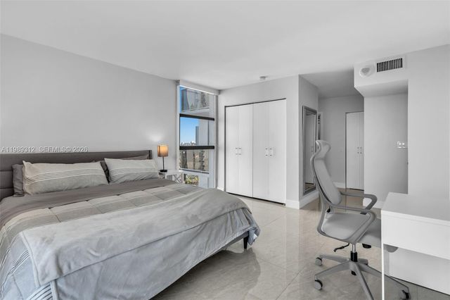 3731 N Country Club Dr 1427, Aventura, FL 33180