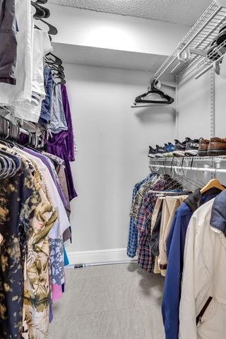 3731 N Country Club Dr 1427, Aventura, FL 33180