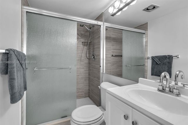 3731 N Country Club Dr 1427, Aventura, FL 33180