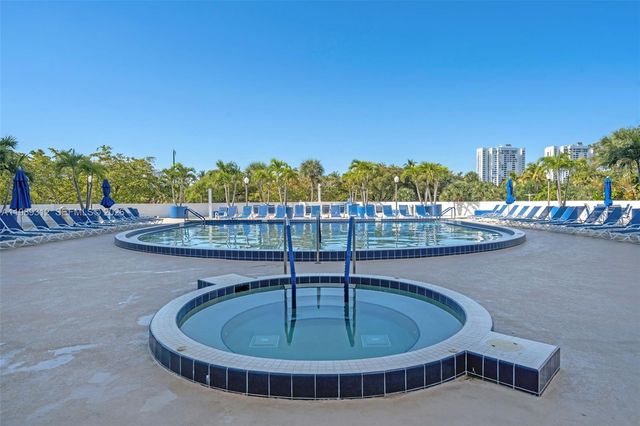 3731 N Country Club Dr 1427, Aventura, FL 33180