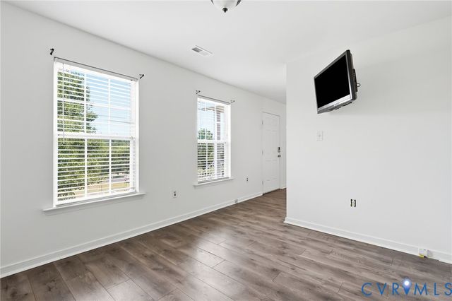 13401 Greenham Ct, Chester, VA 23831