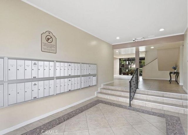 5403 Newcastle Avenue 12, Encino, CA 91316