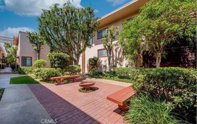 5403 Newcastle Avenue 12, Encino, CA 91316