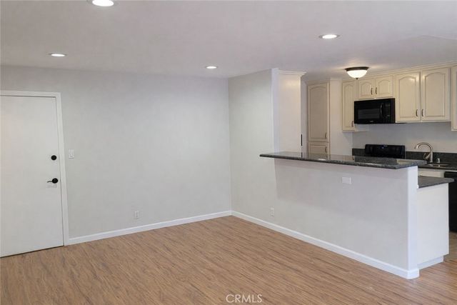 5403 Newcastle Avenue 12, Encino, CA 91316