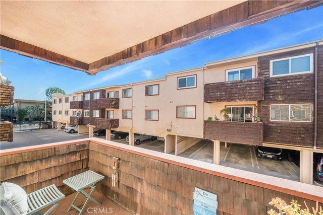 5403 Newcastle Avenue 12, Encino, CA 91316