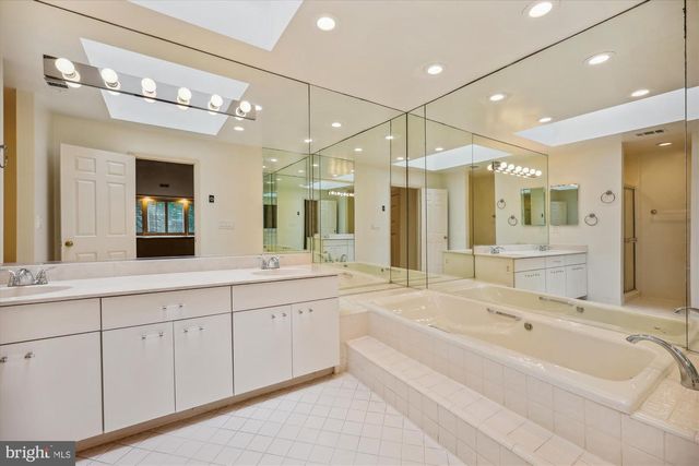 6 GOLDLEAF CT, Bethesda, MD 20817