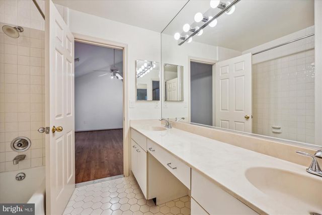 6 GOLDLEAF CT, Bethesda, MD 20817