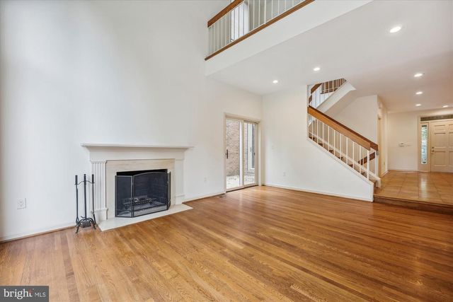 6 GOLDLEAF CT, Bethesda, MD 20817
