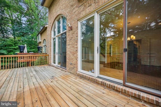 6 GOLDLEAF CT, Bethesda, MD 20817