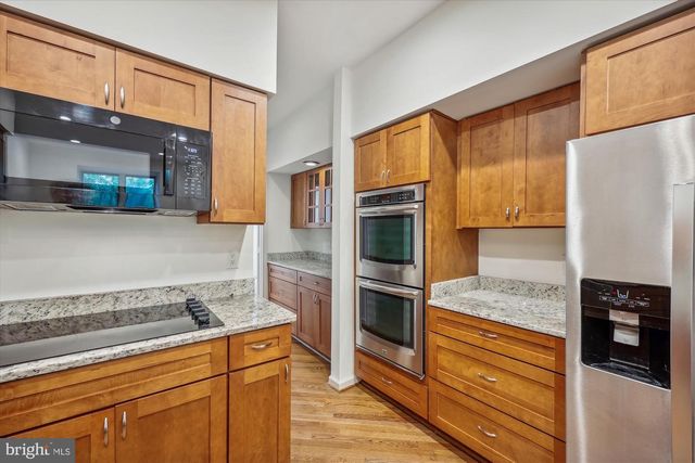 6 GOLDLEAF CT, Bethesda, MD 20817