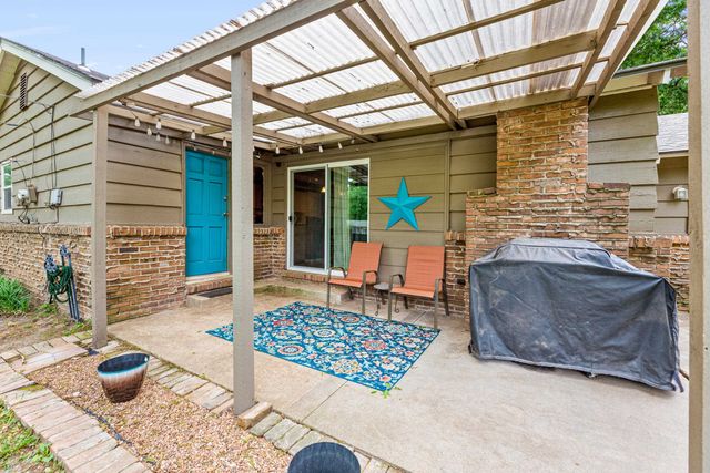 944 N Valleyview Ln, Wichita, KS 67212