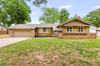 944 N Valleyview Ln, Wichita, KS 67212