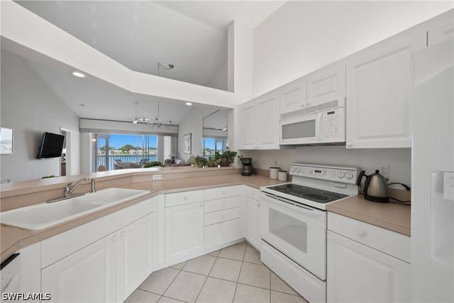 3320 W Crown Pointe BLVD 201, Naples, FL 34112