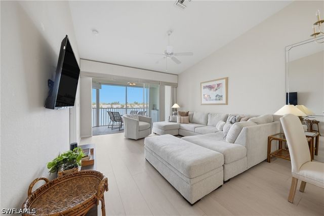 3320 W Crown Pointe BLVD 201, Naples, FL 34112