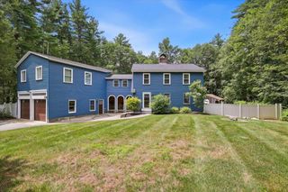 10 Acacia Street, Merrimack, NH 03054