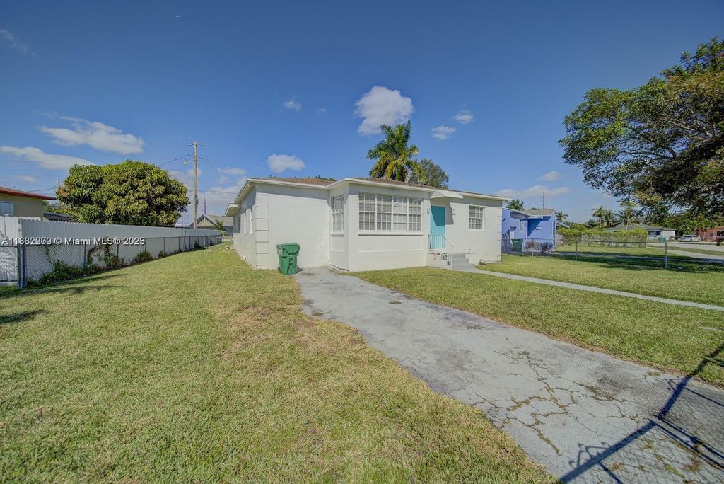 1471 NW 93rd St, Miami, FL 33147