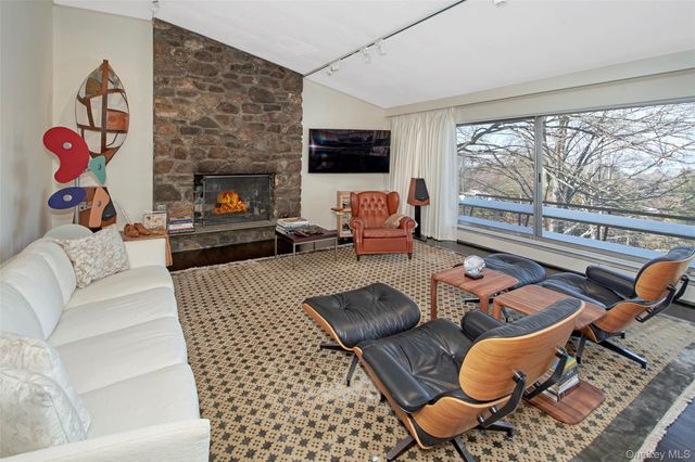 132 Ridgecrest Road, Briarcliff Manor, NY 10510