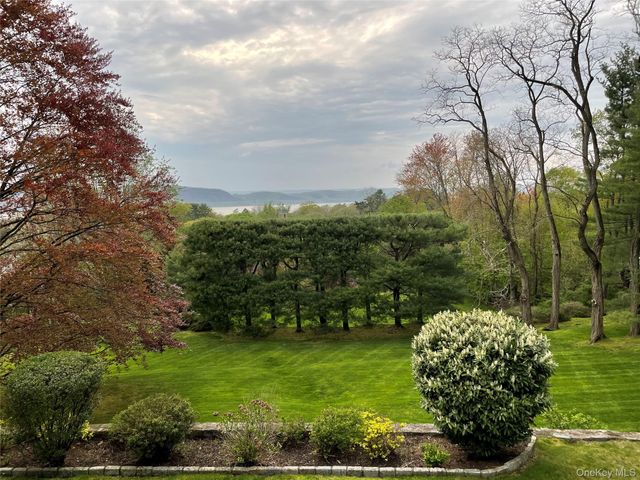 132 Ridgecrest Road, Briarcliff Manor, NY 10510