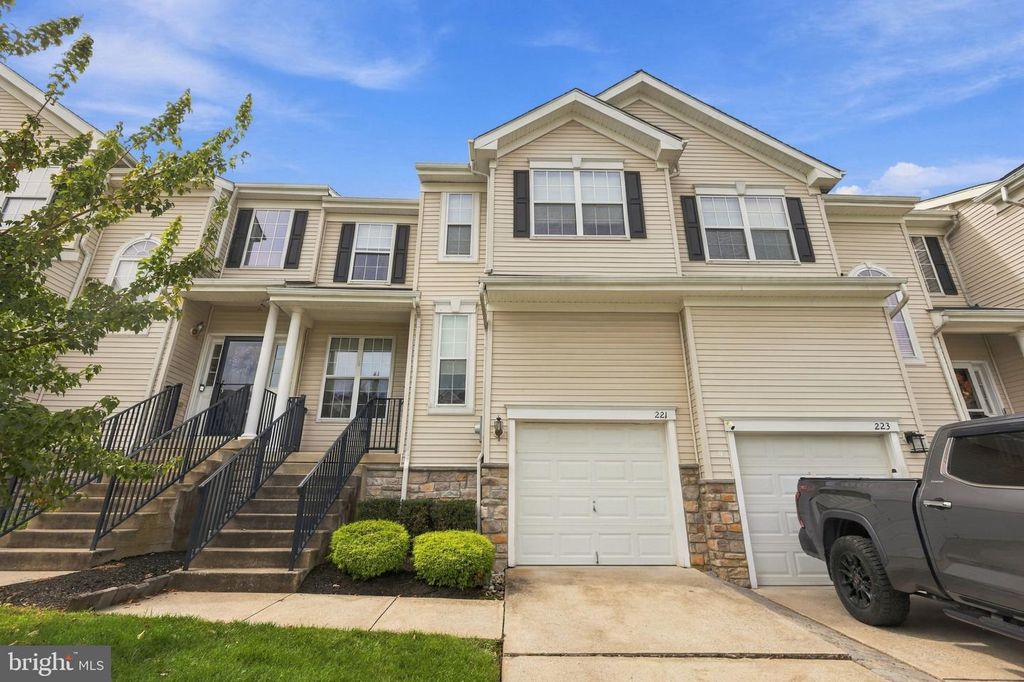 221 HAWTHORNE WAY, Riverside, NJ 08075