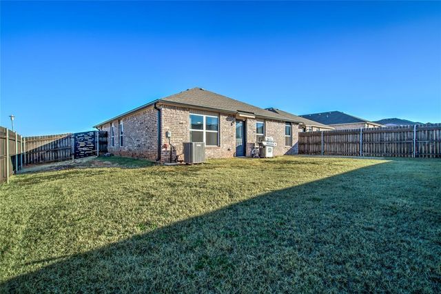 10013 Black Bear Trail, Yukon, OK 73099