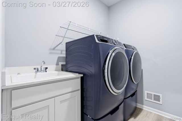 55638 Oak Pointe Drive, Shelby Charter Township, MI 48315