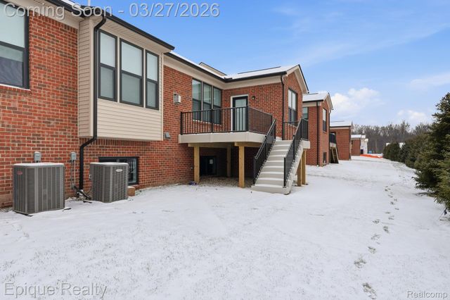 55638 Oak Pointe Drive, Shelby Charter Township, MI 48315