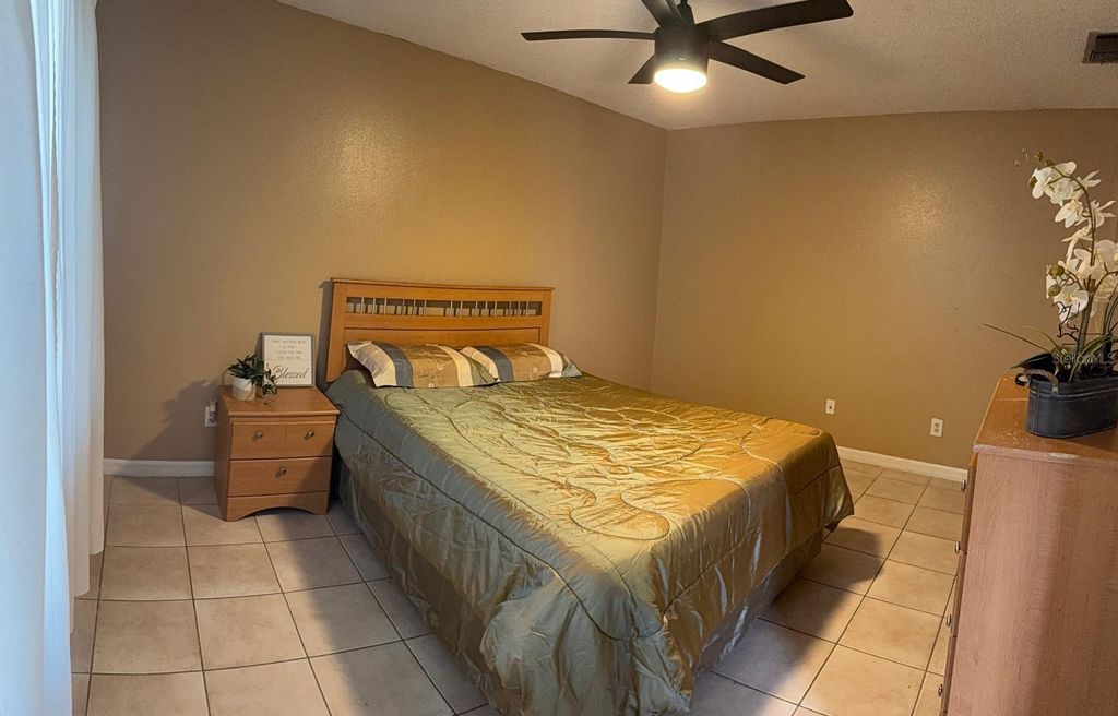 Image 15 of property listing at 5871 NORTH LANE, Orlando, FL 32808