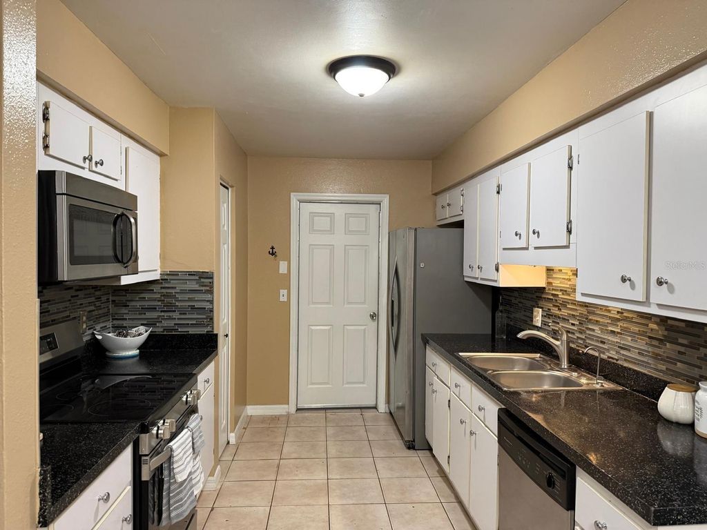 Image 6 of property listing at 5871 NORTH LANE, Orlando, FL 32808