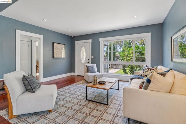 2960 106Th Ave, Oakland, CA 94605