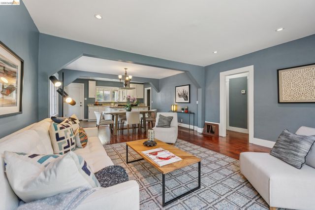 2960 106Th Ave, Oakland, CA 94605