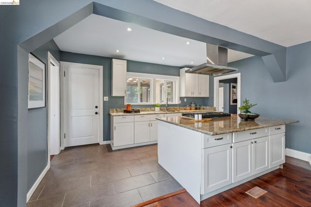 2960 106Th Ave, Oakland, CA 94605