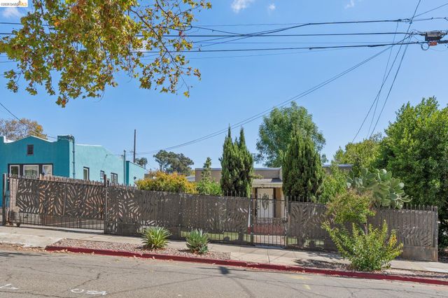 2960 106Th Ave, Oakland, CA 94605