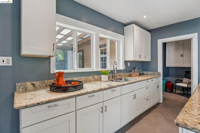 2960 106Th Ave, Oakland, CA 94605