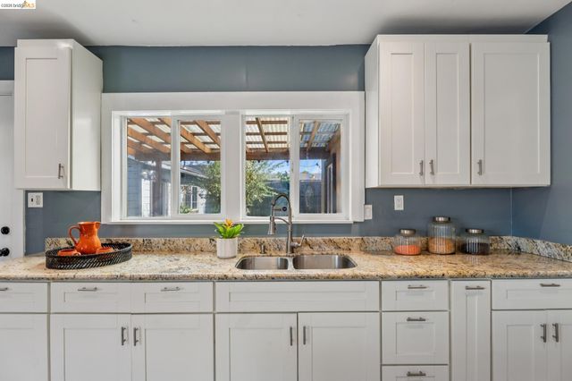 2960 106Th Ave, Oakland, CA 94605