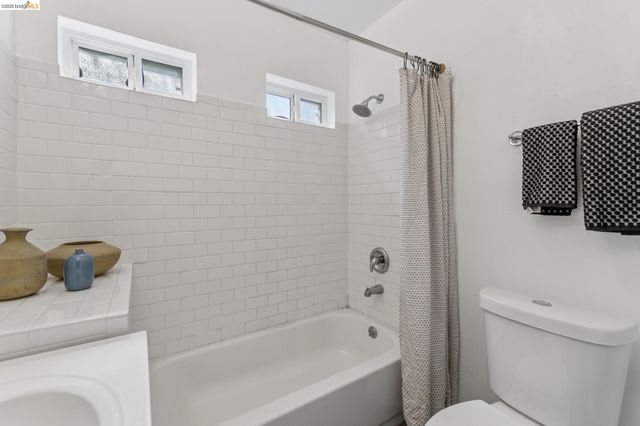 2960 106Th Ave, Oakland, CA 94605