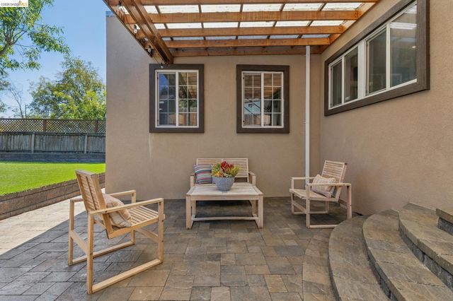 2960 106Th Ave, Oakland, CA 94605