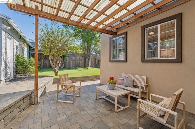 2960 106Th Ave, Oakland, CA 94605
