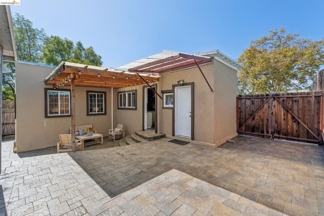 2960 106Th Ave, Oakland, CA 94605