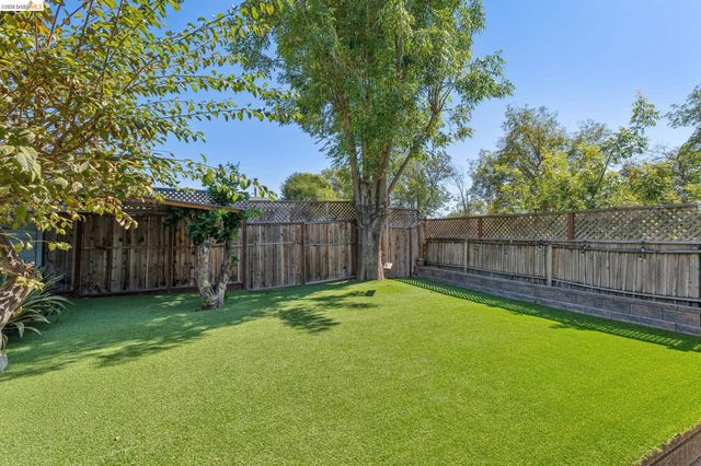 2960 106Th Ave, Oakland, CA 94605