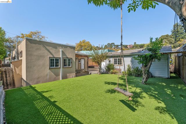 2960 106Th Ave, Oakland, CA 94605
