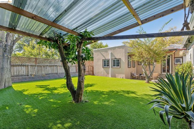 2960 106Th Ave, Oakland, CA 94605