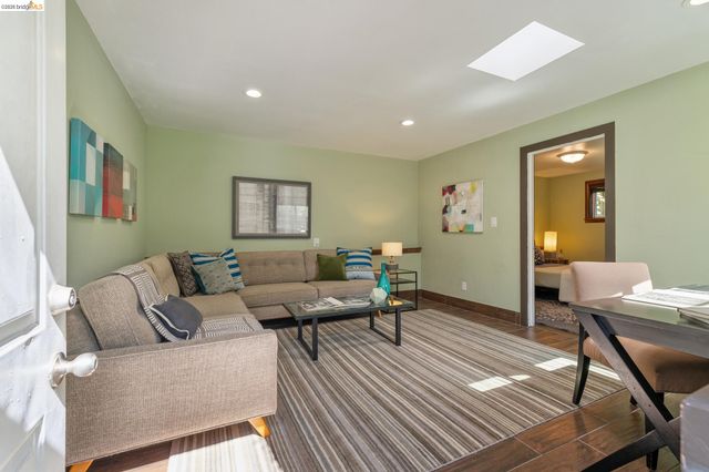 2960 106Th Ave, Oakland, CA 94605