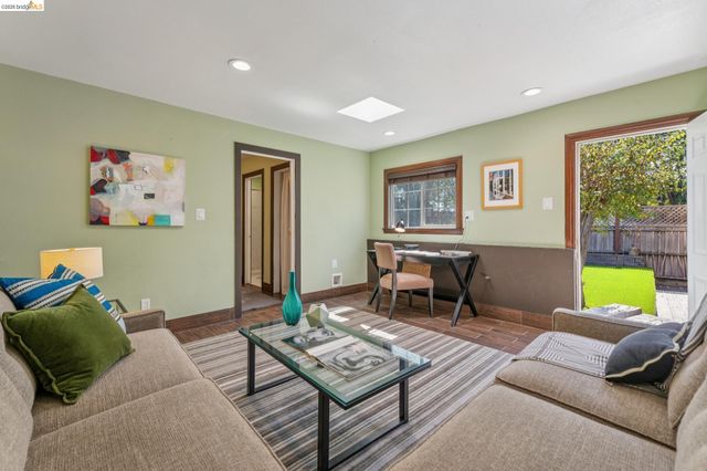 2960 106Th Ave, Oakland, CA 94605