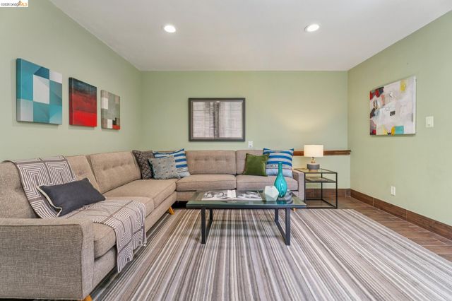 2960 106Th Ave, Oakland, CA 94605