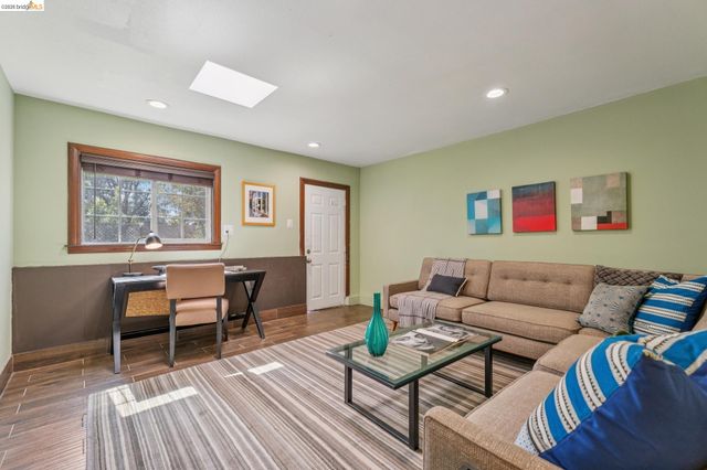 2960 106Th Ave, Oakland, CA 94605