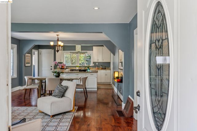 2960 106Th Ave, Oakland, CA 94605