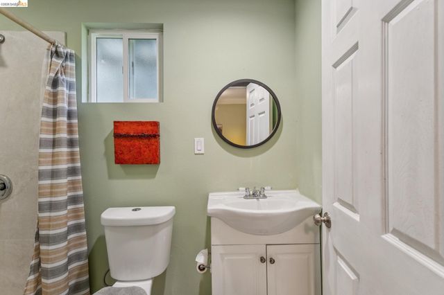 2960 106Th Ave, Oakland, CA 94605
