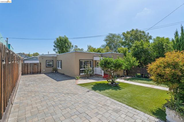 2960 106Th Ave, Oakland, CA 94605