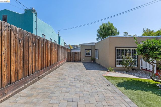 2960 106Th Ave, Oakland, CA 94605